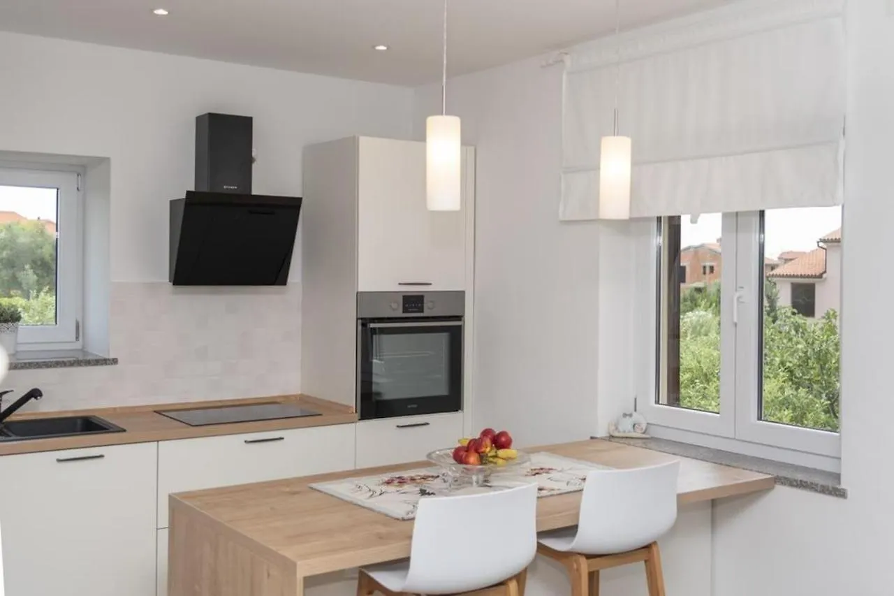 Apartment Roma - With Terrace Valbandon