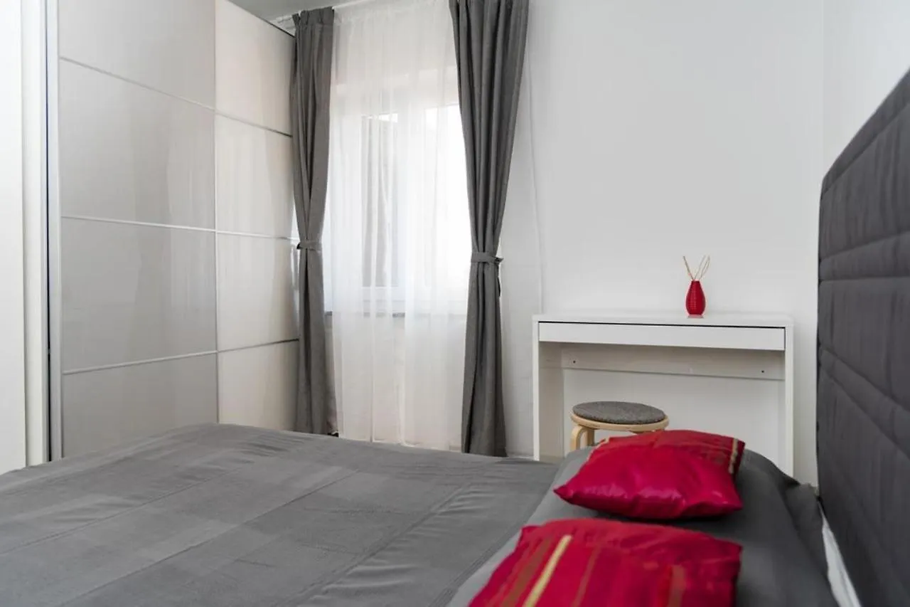 Apartment Roma - With Terrace Valbandon