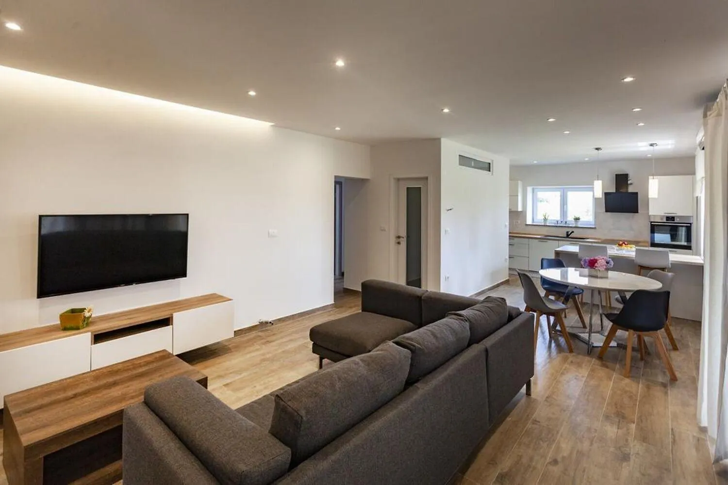 Apartment Roma - With Terrace Valbandon